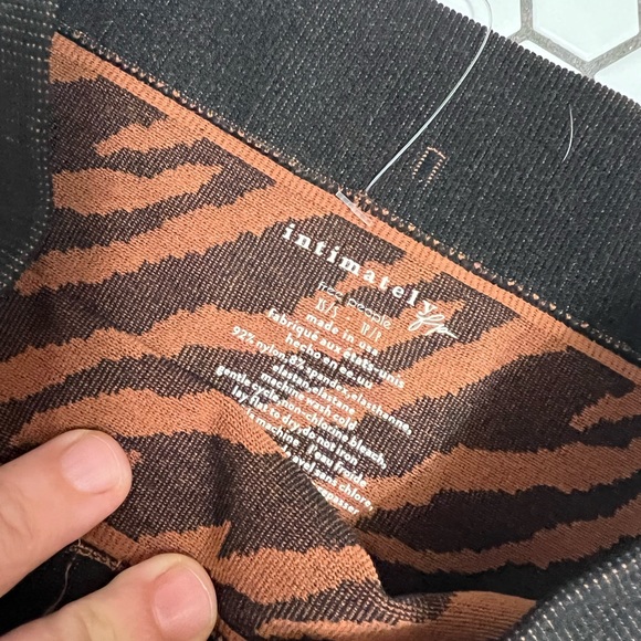 NWOT intimately by free people Tiger stripe shorts size XS - Picture 2 of 2